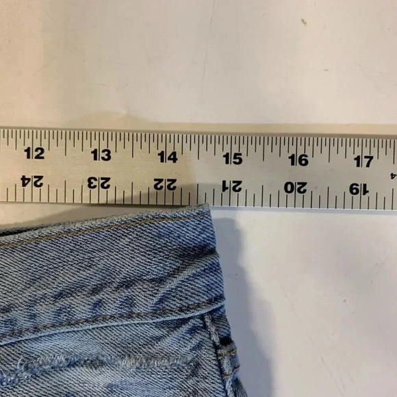 Levi's Women's 501 Classic Straight 5 Pocket Distressed Raw Hem Jean Short SZ 27 - Picture 10 of 11